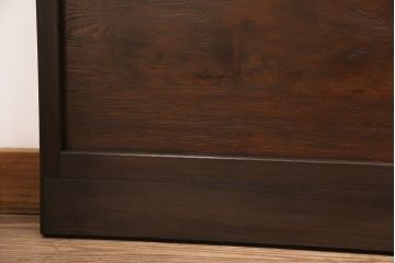 雪見障子戸4枚をリペア&カスタム!設置場所に合わせてリサイズ。設置場所に合わせてリサイズ。可動部分は開けた状態で固定できるように加工。障子はプラスチック障子に張り替え。濃い茶色で着色し仕上げ。(引き戸、擦り上げ障子戸、擦上障子戸、建具)