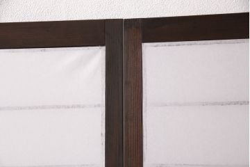雪見障子戸4枚をリペア&カスタム!設置場所に合わせてリサイズ。設置場所に合わせてリサイズ。可動部分は開けた状態で固定できるように加工。障子はプラスチック障子に張り替え。濃い茶色で着色し仕上げ。(引き戸、擦り上げ障子戸、擦上障子戸、建具)