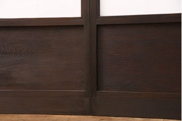 雪見障子戸4枚をリペア&カスタム!設置場所に合わせてリサイズ。設置場所に合わせてリサイズ。可動部分は開けた状態で固定できるように加工。障子はプラスチック障子に張り替え。濃い茶色で着色し仕上げ。(引き戸、擦り上げ障子戸、擦上障子戸、建具)