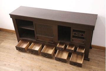 明治大正期の水屋箪笥をリペア&カスタム!天板を取り付け。右上の棚板は撤去。現状に近しい色味に着色し仕上げ。(食器棚、収納棚)