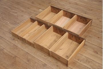 明治大正期の水屋箪笥をリペア&カスタム!天板を取り付け。右上の棚板は撤去。現状に近しい色味に着色し仕上げ。(食器棚、収納棚)