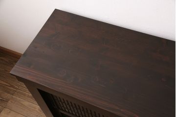 明治大正期の水屋箪笥をリペア&カスタム!天板を取り付け。右上の棚板は撤去。現状に近しい色味に着色し仕上げ。(食器棚、収納棚)