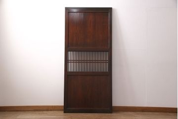 大正期の格子帯戸をリペア&カスタム!設置場所に合わせてリサイズし、吊り戸仕様に加工。格子裏面にガラスを取り付け。濃い茶色で着色し仕上げ。(引き戸、建具)