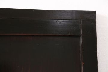 大正期の格子帯戸をリペア&カスタム!設置場所に合わせてリサイズし、吊り戸仕様に加工。格子裏面にガラスを取り付け。濃い茶色で着色し仕上げ。(引き戸、建具)