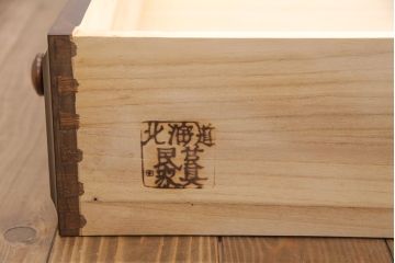北海道民芸家具のワードローブをリペア&カスタム!ポール、ネクタイ掛け類を取り外し、棚板を設置。(衣装タンス、収納棚、チェスト)