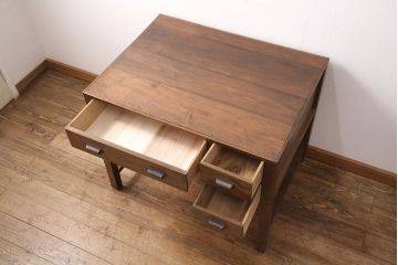 平机をリペア&カスタム!金属製取っ手へ変更。1トーン落ち着いた色味に着色し仕上げ。(デスク、片袖デスク)