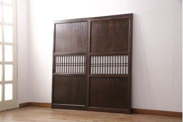 明治大正期の帯戸2枚をリペア&カスタム!それぞれ設置場所に合わせてリサイズ。戸車、引き手を取り付け。プラスチック障子に変更し、当店商品を参考に着色し仕上げ。(引き戸、建具)
