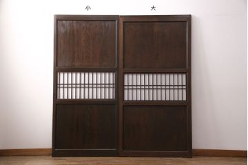 明治大正期の帯戸2枚をリペア&カスタム!それぞれ設置場所に合わせてリサイズ。戸車、引き手を取り付け。プラスチック障子に変更し、当店商品を参考に着色し仕上げ。(引き戸、建具)
