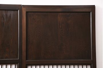 明治大正期の帯戸2枚をリペア&カスタム!それぞれ設置場所に合わせてリサイズ。戸車、引き手を取り付け。プラスチック障子に変更し、当店商品を参考に着色し仕上げ。(引き戸、建具)