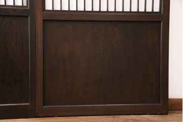 明治大正期の帯戸2枚をリペア&カスタム!それぞれ設置場所に合わせてリサイズ。戸車、引き手を取り付け。プラスチック障子に変更し、当店商品を参考に着色し仕上げ。(引き戸、建具)