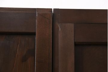 明治大正期の帯戸2枚をリペア&カスタム!それぞれ設置場所に合わせてリサイズ。戸車、引き手を取り付け。プラスチック障子に変更し、当店商品を参考に着色し仕上げ。(引き戸、建具)