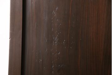 明治大正期の帯戸2枚をリペア&カスタム!それぞれ設置場所に合わせてリサイズ。戸車、引き手を取り付け。プラスチック障子に変更し、当店商品を参考に着色し仕上げ。(引き戸、建具)