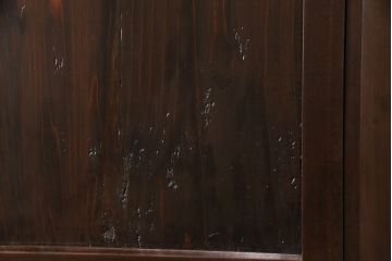 明治大正期の帯戸2枚をリペア&カスタム!それぞれ設置場所に合わせてリサイズ。戸車、引き手を取り付け。プラスチック障子に変更し、当店商品を参考に着色し仕上げ。(引き戸、建具)
