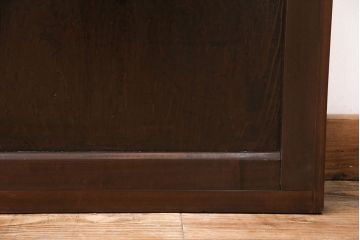 明治大正期の帯戸2枚をリペア&カスタム!それぞれ設置場所に合わせてリサイズ。戸車、引き手を取り付け。プラスチック障子に変更し、当店商品を参考に着色し仕上げ。(引き戸、建具)
