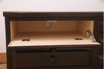 北海道民芸家具のローチェストをリペア&カスタム!引き出しをフラップダウン式扉に加工。収納内部の横板・側板取り付け。背面穴開け加工。(テレビ台、ローボード、テレビボード)