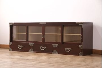 民芸家具の箪笥ローボードをリペア&カスタム!天板は本体の色味に合わせて着色し、内側から補強。建具はガラス戸へ変更。背面穴開け加工。(リビングボード、テレビボード、和タンス)