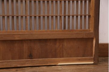 明治大正期の格子戸2枚をリペア&カスタム!設置場所に合わせてリサイズし、戸車を取り付け。クリアワックス仕上げ。(引き戸、建具)