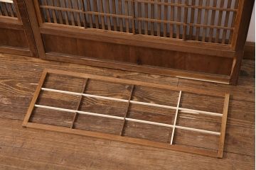 明治大正期の格子戸2枚をリペア&カスタム!設置場所に合わせてリサイズし、戸車を取り付け。クリアワックス仕上げ。(引き戸、建具)