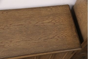 重ねのキャビネットをリペア&カスタム!上下段を別々に使えるよう分割加工。上段に台輪、下段に天板を取り付け。(収納棚、戸棚、キャビネット)