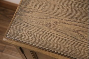 重ねのキャビネットをリペア&カスタム!上下段を別々に使えるよう分割加工。上段に台輪、下段に天板を取り付け。(収納棚、戸棚、キャビネット)