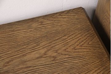 重ねのキャビネットをリペア&カスタム!上下段を別々に使えるよう分割加工。上段に台輪、下段に天板を取り付け。(収納棚、戸棚、キャビネット)