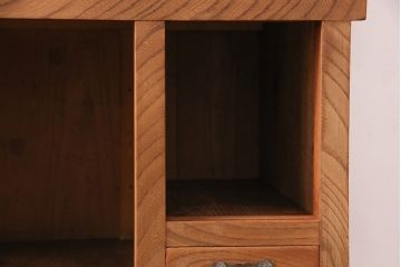 重ね箪笥をリペア&カスタム!ストリップド(剥離)加工を施し、蜜蝋ワックス仕上げ。(収納棚、戸棚、水屋箪笥、キャビネット)