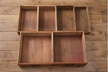 重ね箪笥をリペア&カスタム!ストリップド(剥離)加工を施し、蜜蝋ワックス仕上げ。(収納棚、戸棚、水屋箪笥、キャビネット)
