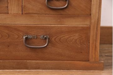 重ね箪笥をリペア&カスタム!ストリップド(剥離)加工を施し、蜜蝋ワックス仕上げ。(収納棚、戸棚、水屋箪笥、キャビネット)