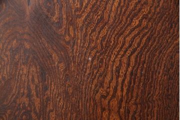 板戸4枚の見た目を変えずに綺麗にリペア!ホゾの締め直し、隙間の矯正。組子の欠損部分を新たに製作し、現状に近しい色味に着色。障子を張り替え。(引き戸、建具)