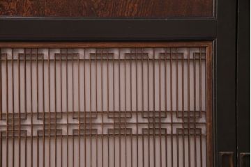 板戸4枚の見た目を変えずに綺麗にリペア!ホゾの締め直し、隙間の矯正。組子の欠損部分を新たに製作し、現状に近しい色味に着色。障子を張り替え。(引き戸、建具)