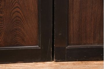 板戸4枚の見た目を変えずに綺麗にリペア!ホゾの締め直し、隙間の矯正。組子の欠損部分を新たに製作し、現状に近しい色味に着色。障子を張り替え。(引き戸、建具)