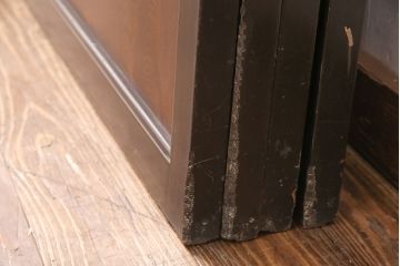 板戸4枚の見た目を変えずに綺麗にリペア!ホゾの締め直し、隙間の矯正。組子の欠損部分を新たに製作し、現状に近しい色味に着色。障子を張り替え。(引き戸、建具)