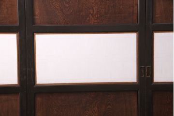 板戸4枚の見た目を変えずに綺麗にリペア!ホゾの締め直し、隙間の矯正。組子の欠損部分を新たに製作し、現状に近しい色味に着色。障子を張り替え。(引き戸、建具)