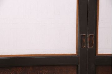 板戸4枚の見た目を変えずに綺麗にリペア!ホゾの締め直し、隙間の矯正。組子の欠損部分を新たに製作し、現状に近しい色味に着色。障子を張り替え。(引き戸、建具)