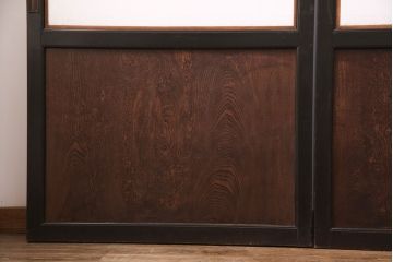 板戸4枚の見た目を変えずに綺麗にリペア!ホゾの締め直し、隙間の矯正。組子の欠損部分を新たに製作し、現状に近しい色味に着色。障子を張り替え。(引き戸、建具)