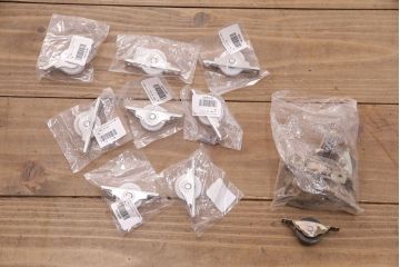 板戸4枚の見た目を変えずに綺麗にリペア!ホゾの締め直し、隙間の矯正。組子の欠損部分を新たに製作し、現状に近しい色味に着色。障子を張り替え。(引き戸、建具)