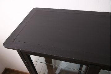 ケビントをリペア&カスタム!艶消しブラックでペイント仕上げ。(デンタルケース、デンタルキャビネット、ガラスケース、ショーケース、飾り棚)
