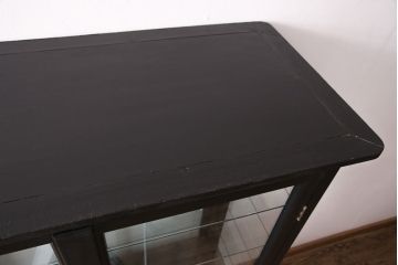 ケビントをリペア&カスタム!艶消しブラックでペイント仕上げ。(デンタルケース、デンタルキャビネット、ガラスケース、ショーケース、飾り棚)