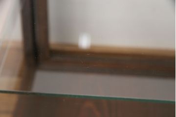 ガラスケースをリペア&カスタム!木製の棚板を取り外し可能なガラス製に変更。縁飾りを取り外し、取っ手を取り付け。濃い茶色で着色し仕上げ。(陳列棚、ショーケース)