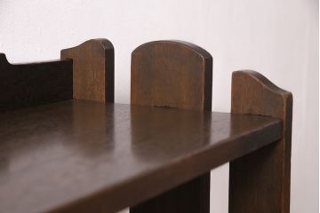 本棚の見た目を変えずに綺麗にリペア!1トーン落ち着いた色味に着色し仕上げ。(シェルフ、ラック、飾り棚)