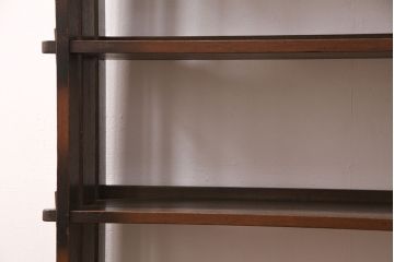 本棚の見た目を変えずに綺麗にリペア!1トーン落ち着いた色味に着色し仕上げ。(シェルフ、ラック、飾り棚)