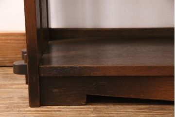 本棚の見た目を変えずに綺麗にリペア!1トーン落ち着いた色味に着色し仕上げ。(シェルフ、ラック、飾り棚)