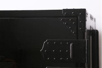 漆絵が施された明治大正期の重ね箪笥の見た目を変えずに綺麗にリペア!カシュー塗装仕上げ。(アート家具、アート箪笥、収納箪笥、時代箪笥、向日葵、ひまわり)