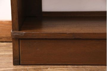 本棚の見た目を変えずに綺麗にリペア!1トーン落ち着いた色味に着色し仕上げ。(オープンシェルフ、シェルフ)