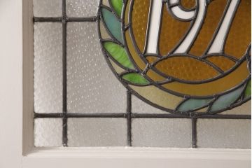 フランスアンティークのステンドグラス入り木製ドアをリペア&カスタム!開き勝手を左右変更し、ローラー締り・蝶番も取り付け。元の色味に近しいアンティークホワイトの着色し仕上げ。(扉、玄関戸、建具)