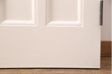 フランスアンティークのステンドグラス入り木製ドアをリペア&カスタム!開き勝手を左右変更し、ローラー締り・蝶番も取り付け。元の色味に近しいアンティークホワイトの着色し仕上げ。(扉、玄関戸、建具)