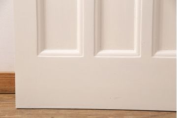 フランスアンティークのステンドグラス入り木製ドアをリペア&カスタム!開き勝手を左右変更し、ローラー締り・蝶番も取り付け。元の色味に近しいアンティークホワイトの着色し仕上げ。(扉、玄関戸、建具)