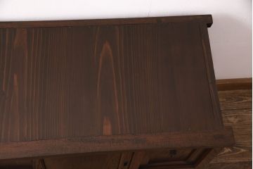 関東水屋箪笥の見た目を変えずに綺麗にリペア!天板の突起をカットし、1トーン落ち着いた色味に着色し仕上げ。(収納棚、茶箪笥、キャビネット、食器棚)