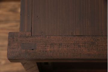 関東水屋箪笥の見た目を変えずに綺麗にリペア!天板の突起をカットし、1トーン落ち着いた色味に着色し仕上げ。(収納棚、茶箪笥、キャビネット、食器棚)