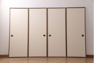 ふすま4枚にリペア&カスタム!お客様ご支給の雲肌麻紙、鳥の子紙で張り替え。桟は現状に近しい色味に着色し仕上げ。(引き戸、建具、襖)